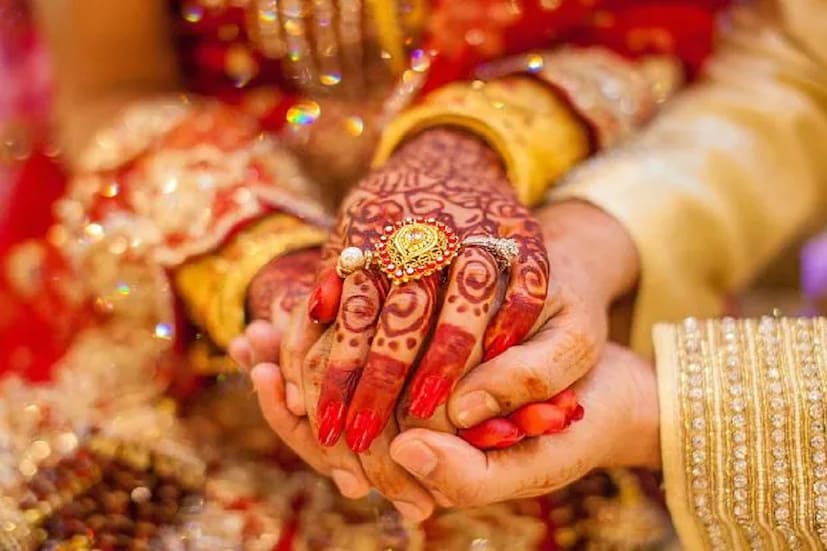 ভীষণ ভাবে মানসিক চাপ কমায় যৌনতা। দাম্পত্য়ের প্রেম রক্ত সঞ্চালন বাড়ায়, খুশি হরমোন বেড়ে যায়।