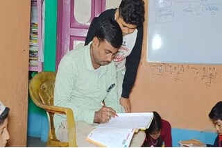 বারুইপুরের বাড়িতে টেট উত্তীর্ণ দিলীপ ঘোষ৷ 