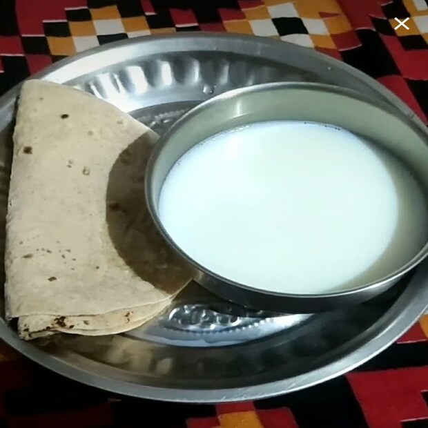 গমের পরিবর্তে এই ময়দার তৈরি রুটি খান আপনি যদি খুব দ্রুত ওজন কমাতে চান, তাহলে গমের আটার রুটির পরিবর্তে খেতে হবে জোয়ার, বাজরা, রাগি আটার রুটি। এগুলি গ্লুটেন মুক্ত এবং উচ্চ পরিমাণে ফাইবার সমৃদ্ধ।