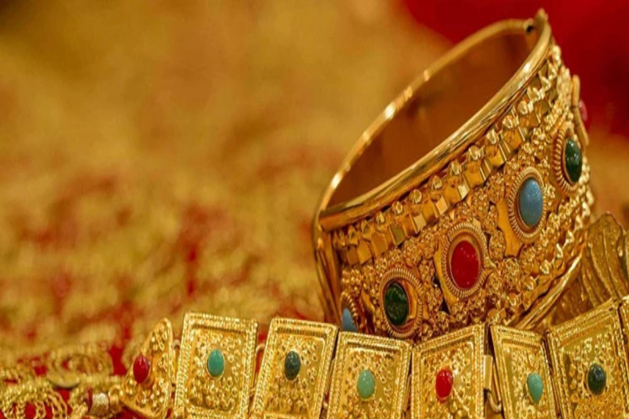 গয়না ভর্তি ব্যাগ টোটোয় ফেলে নেমে গেলেন মহিলা! তারপর? ব্যাগ খুলতেই চক্ষু চড়কগাছ