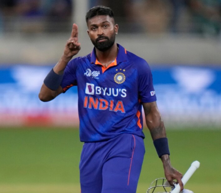 হার্দিক পান্ডিয়া- পাকিস্তানের বিরুদ্ধে ব্যাটে-বলে অলারউন্ড পারফরম্যান্স করেছিলেন হার্দিক পান্ডিয়া। নেদারল্যান্ডসের বিরুদ্ধে তেমন একটা সুযোগ না আসলেও, দক্ষিণ আফ্রিকার বিরুদ্ধে খুব একটা দাগ কাটতে পারেননি হার্দিক। বাংলােদশের বিরুদ্ধে 