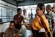 রোগী হাসপাতালে ভর্তি! এবার রোগীর পরিজনদের লাঞ্চ মাত্র ৫ টাকাতেই!