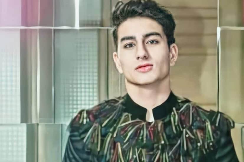 সইফ আলি খান এবং অমৃতা সিংয়ের ছেলে ইব্রাহিম আলি খান ধিরুভাই আম্বানি ইন্টারন্যাশনাল থেকে স্কুলের পড়াশোনা করেছেন৷ তারপর লন্ডনের বোর্ডিং স্কুল থেকে পড়াশোনা করেন৷
