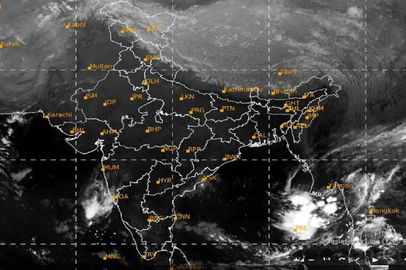 বঙ্গোপসাগরের ওপরে তৈরি নিম্নচাপ ও সাইক্লোনিক সার্কুলেশনের জন্য তামিলনাড়ু , পুদুচেরি, কড়াইকলে হালকা থেকে মাঝারি বৃষ্টি জারি থাকবে৷ সঙ্গে চলবে ঝোড়ো হাওয়াও৷ Photo Courtesy- IMD/Sattellite
