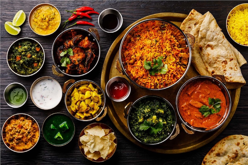 *বাটার চিকেন, বিরিয়ানি, আলু পরোটা থেকে শিঙাড়া, পেঁয়াজি, বেগুনি বা ধোকলা, থেপলা। নানা প্রদেশের খাবারের স্বাদের এই বৈচিত্র্য ভারতীয় সম্পদ। সেই সব লোভনীয় খাবার ভারতীয়রা তো পছন্দ করেনই, পছন্দ করেন বিদেশিরাও। রইল ১৫ দেশী খাবারের তালিকা। দেখুন তো আপনার সব খাবার খাওয়া হয়েছে নাকি কিছু মিস করে গেছেন... সংগৃহীত ছবি। 