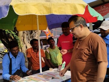 লটারির টিকিট কেটে ভাগ্য পরীক্ষা কুণাল ঘোষের