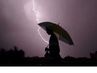 বজ্রপাতে মৃত্যু! চিকিৎসকের ঘোষণার পরও বেঁচে উঠলেন যুবক! Representative Image