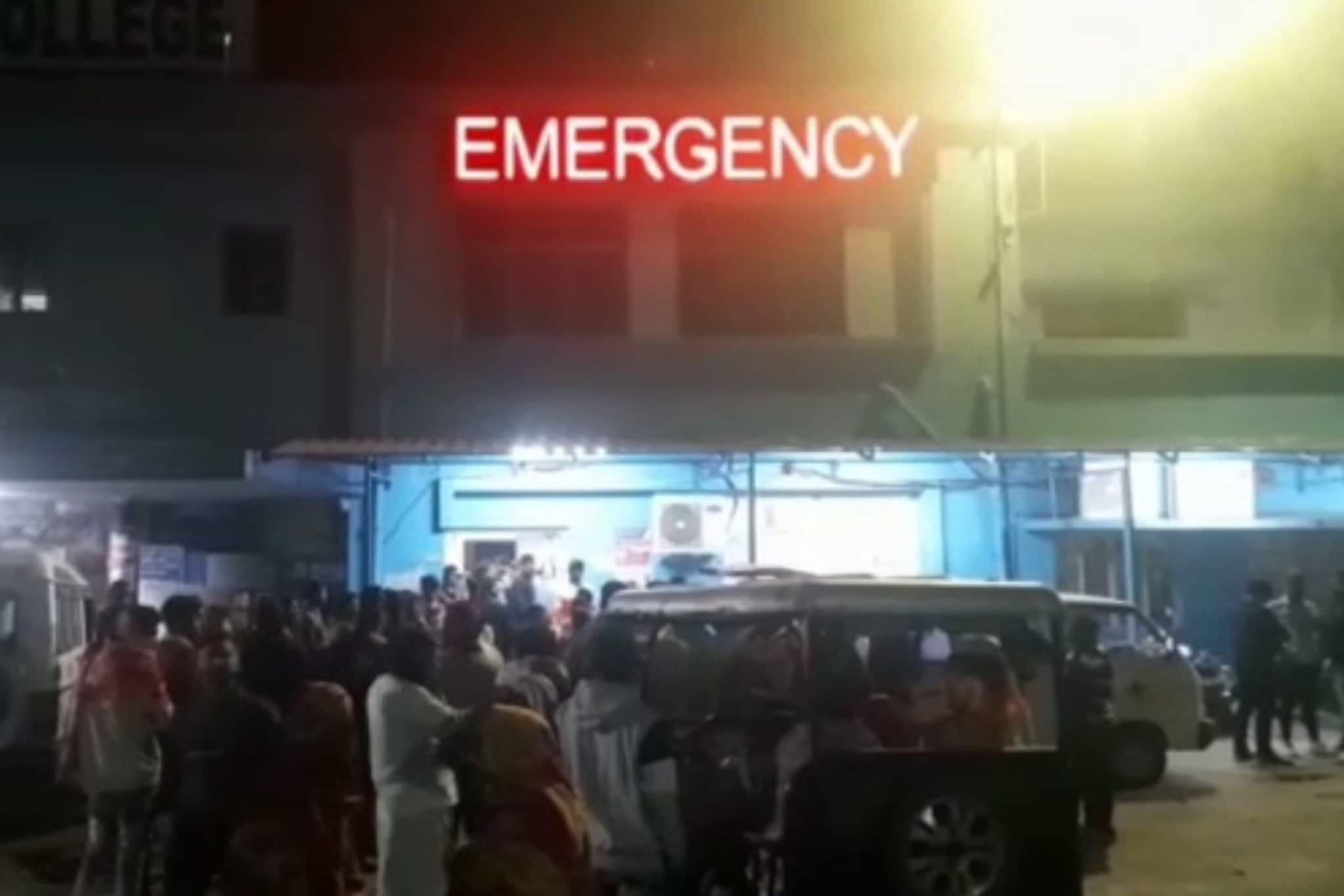 আনন্দ মুহূর্তে বদলে গেল শোকে, বিয়ে বাড়ি যাওয়ার পথে দুর্ঘটনায় মৃত ২ আহত ১০