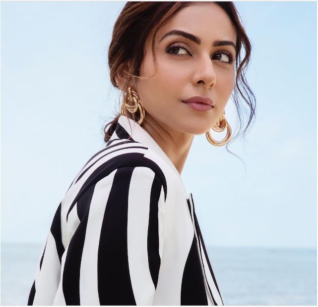 রকুলের বড় হওয়া দিল্লিতে, রক্ষণশীল পঞ্জাবি পরিবারে