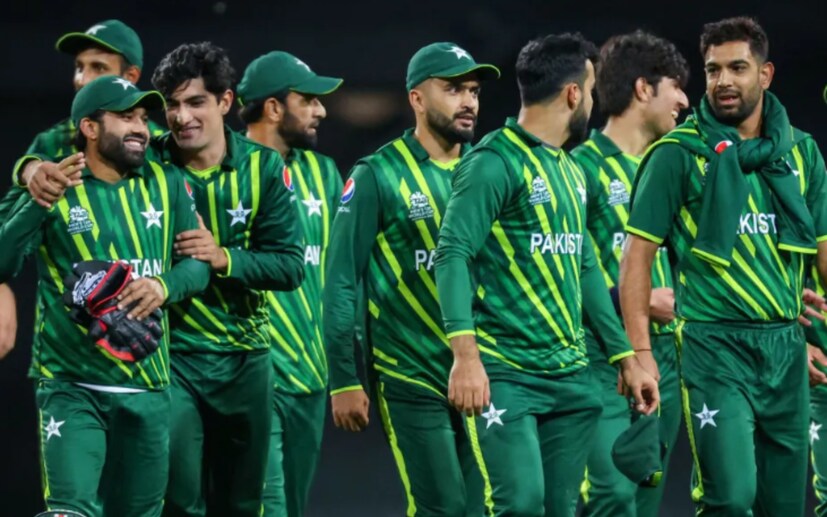 রানার্সআপ হওয়ায় ৮ লক্ষ ডলার পেল পাকিস্তান। এ ছাড়া গ্রুপ পর্বে তিনটি ম্যাচ জিতে ১ লক্ষ ২০ হাজার ডলার পাচ্ছে বাবররা। অর্থাৎ মোট ৭ কোটির বেশি টাকা পাচ্ছে পাক দল।