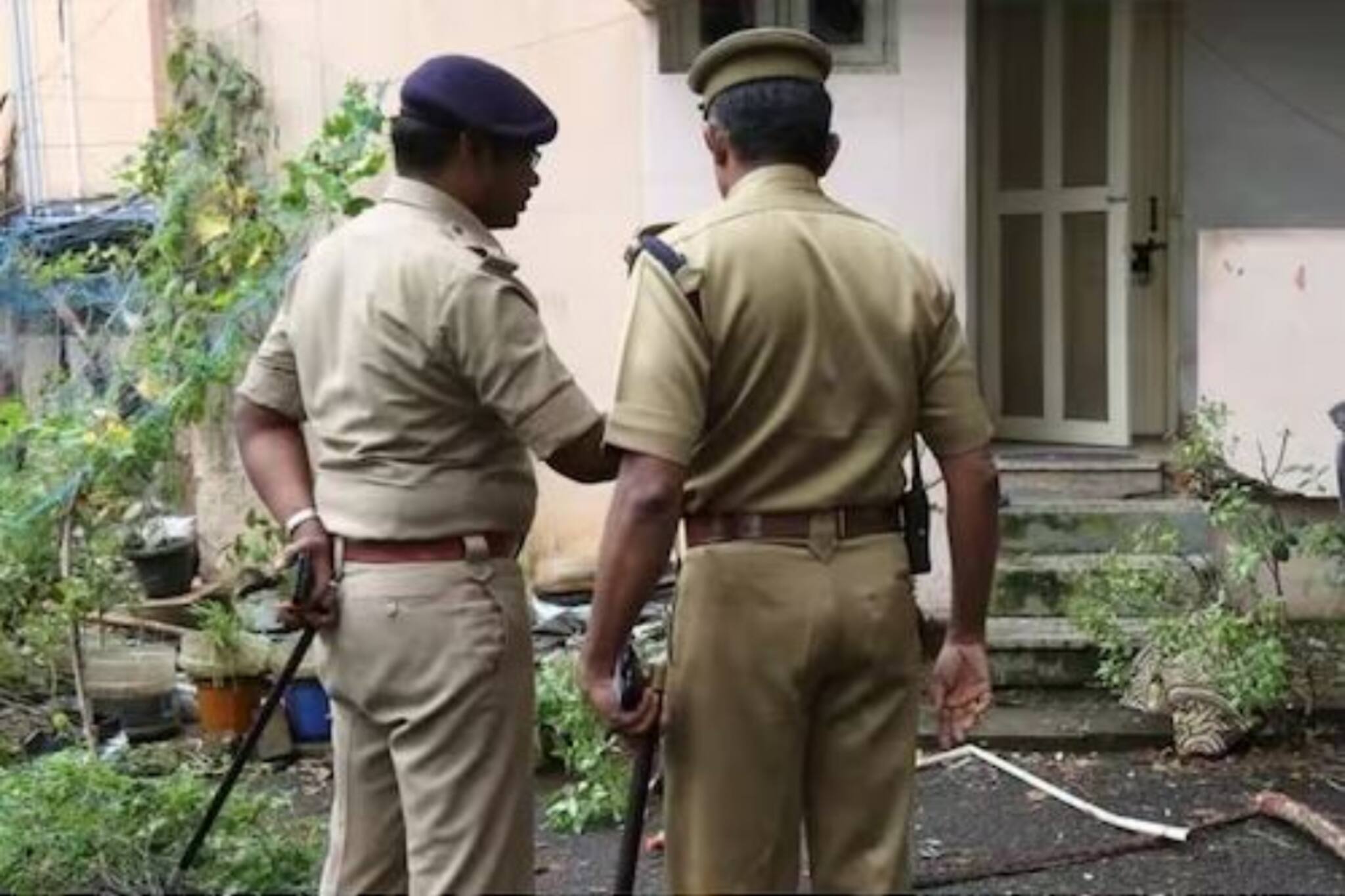 বাজিগর ছবির আদলে স্ত্রীকে ব্রিজ থেকে ধাক্কা স্বামীর, কিন্তু ছোট্ট ভুলেই যা কাণ্ড হল
