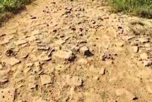 বেহাল রাস্তা, পোস্টারে ভোট বয়কটের ডাক দিলেন বাসিন্দারা