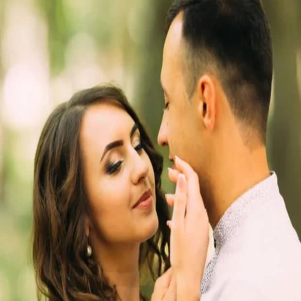 বিশেষজ্ঞদের কথায়, স্বামীর কাছে মহিলারা প্রায় সব কথাই বলেন। কিন্তু এরপরও কিছু কথা রয়ে যায় তাঁদের মনের ভিতরেই। এই বিষয়গুলি নিয়ে তাঁরা কারও কাছে মুখ খুলতে নারাজ।