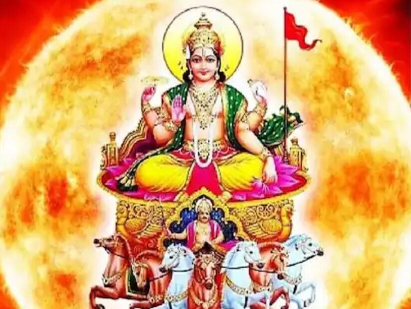 সূর্য গোচর, ২০২২: গ্রহের রাজা সূর্য বৃশ্চিক রাশি ছেড়ে ধনু রাশিতে প্রবেশ করবেন আগামী ১৬ ডিসেম্বর, শুক্রবার সকাল ১০টা বেজে ১১ মিনিটে। এতে ধনু সংক্রান্তির সৃষ্টি হবে। প্রায় এক মাস সূর্য এখানে থাকবেন।