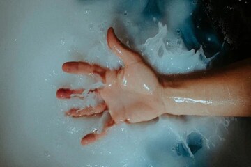 বলুন তো জল কেন 'ভেজা' হয়? উত্তর খুঁজে হয়রান ৯৯ শতাংশ মানুষ!