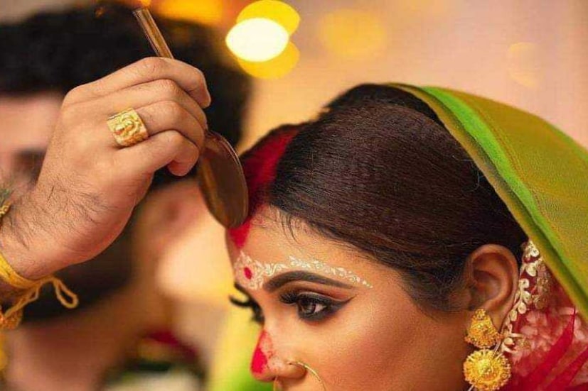 কিছু ভুল আগেভাগে না বোঝা গেলেও কিছু কিছু ক্ষেত্রে কিন্তু এড়িয়ে যাওয়া যায় সঙ্গী নির্বাচনের এই ভুল। আপনার জীবনের পুরুষ সঙ্গীটিকে বেছে নেওয়ার ভুলটা যাতে না হয়, তার জন্য আপনাকে অবশ্যই মাথায় রাখতে হবে কিছু শর্ত। চলুন এবার জানা যাক টিপস-গুলি যা হয়তো আপনাকে সঙ্গী নির্বাচনে সাহায্য করতে পারবে।