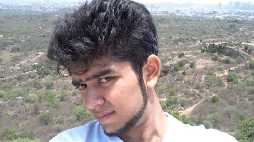 আফতাব পুনাওয়ালার শিক্ষা ও কর্মসংস্থান: মহারাষ্ট্রের ভাসাই স্কুলে পড়াশোনা শেষ করে এলএস রাহেজা কলেজ থেকে বিএমএস ডিগ্রি নিয়ে স্নাতক হন পুনাওয়ালা। এরপর হোটেল ম্যানেজমেন্ট নিয়েও পড়াশোনা করে এই যুবক এবং কয়েক বছর শেফ হিসেবেও কাজ করে। সেই সময়ই কীভাবে মাংস কাটতে হয় সে সম্পর্কে দুই সপ্তাহের প্রশিক্ষণ নেয় আফতাব, আর সেই ট্রেনিংই ওয়াকারের শরীর কাটাতে ব্যবহার করে বলেই গোয়েন্দাদের দাবি।