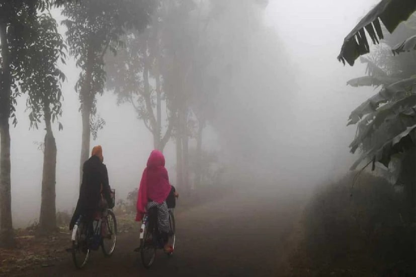 সকাল থেকে ঘন কুয়াশার চাদরে ঢাকা গোটা ডুয়ার্স। তাপমাত্রার পারদ নামল ১৪ডিগ্রি থেকে ১৫ ডিগ্রি সেলসিয়াস। ঠান্ডায় জুবুথুবু অবস্থা ডুয়ার্সবাসীর।কুয়াশা ঢাকা ডুয়ার্সের সমস্ত জাতীয় সড়ক ও রাজ্য সড়ক। প্রতিবেদন : বিশ্বজিৎ সাহা