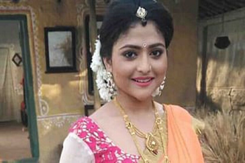 সব্যসাচী সোশ্যাল মিডিয়া থেকে বিদায় নিয়েছেন ৷ যেন যন্ত্রণার চক্রব্যূহে অভিমন্যু হয়ে পড়েছেন সবাই ৷ ভাল নেই কেউ মেয়েকে হারিয়ে মায়ের বুক ফাটা কান্না যেন ইঁট কাঠ পাথরের শহরে বারেবারে চোখ ভরিয়ে দিচ্ছে ৷ ফাইল ছবি ৷ 