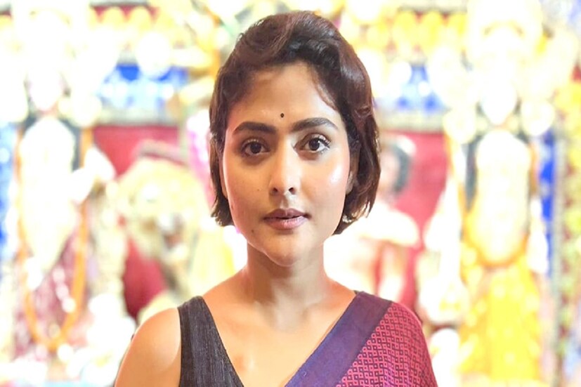 বড় মেয়ে ঐশ্বর্য ও ঐন্দ্রিলার স্মৃতি আগলে বাঁচছেন তিনি ৷ কিন্তু স্মৃতি দিয়ে মন ভরানো গেলেও আদৌও ঘক কি ভরানো যায় ৷ ফাইল ছবি ৷ 