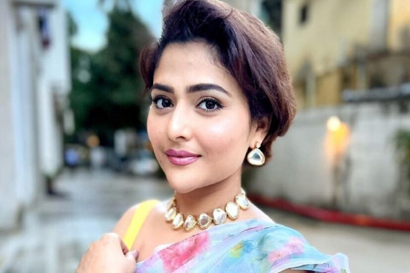 দোলনের সঙ্গে আমাদেরও প্রার্থনা রইল ৷ ফের যেন ঐন্দ্রিলার হাসিমাখা মুখে উপচে পড়ে হাসি ৷ ফাইল ছবি ৷