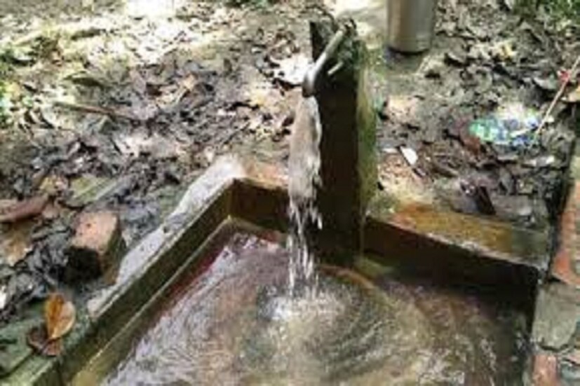 সর্দি, কাশি, জ্বরে নাজেহাল অবস্থা। শীতকালীন এই সব জীবাণুর বিরুদ্ধে লড়তে সাহায্য করে হলুদ আর দুধ। রোগ প্রতিরোধ ক্ষমতা বাড়ায়। প্রতীকী ছবি ৷
