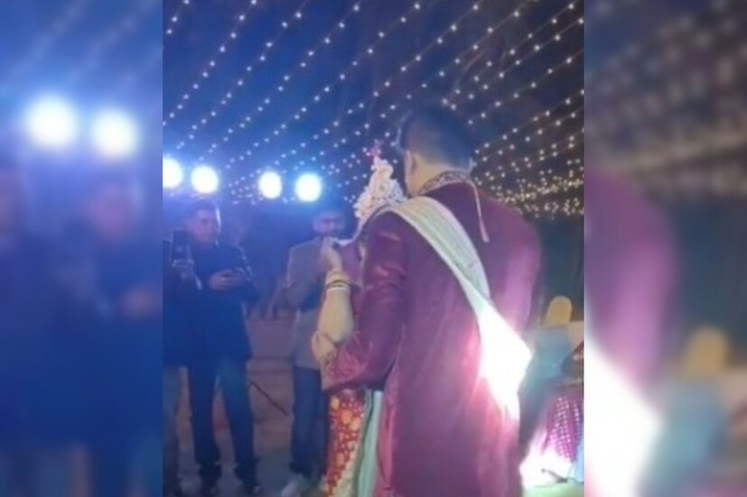 এমনিতেই বিয়ের মরশুম চলছে ৷ সাধারণ থেকে সেলিব্রিটি অনেকেই বিয়ে করছেন ৷ গত শনিবারই বিয়ে করেছেন টলিউডের সেলিব্রিটি শাঁওলি চট্টোপাধ্যায় ও প্রতীক দত্ত সুখবর দিয়েছেন ৷ ছবি সৌজন্যে ইনস্টাগ্রাম ৷