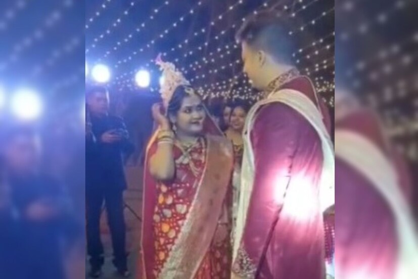 কয়েক বছর ধরে প্রেমপর্ব চলেছিল অভিষেক ও নিবেদিতার তাঁদের বিয়ের খবরে ভক্তরা অত্যন্ত উচ্ছ্বসিত ৷ কমেন্ট বক্সে উপচে পড়েছে নানান মন্তব্য ৷ ছবি সৌজন্যে ইনস্টাগ্রাম ৷ 