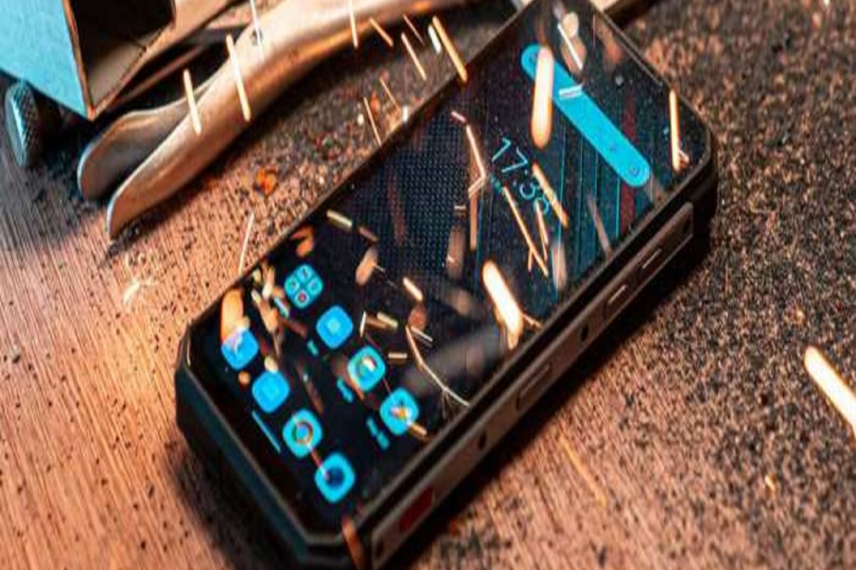 Smartphone Under 22k: দুর্দান্ত ফোন বদলে দেবে জীবন! একবার ফুল চার্জে চলবে ৪৫ দিন, আছড়ে পড়ুক, জলে ডুবুক মোটেই খারাপ হবেনা