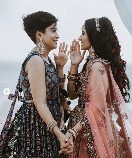 কেরালার সমকামী দম্পতি আদিলা নাসারিন এবং ফাতিমা নুরা। যাঁদের ব্যক্তিগত যুদ্ধে লড়াই করার গল্প অনবদ্য। তবে অবশেষে তাঁদের সুখের সময় এসেছে। (ছবি: ইনস্টাগ্রাম)