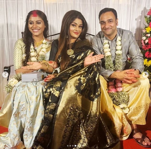 শাঁওলি-প্রতীকের পাশে একফ্রেমে অভিনেত্রী মিষ্টি সিং। (ছবি-ইনস্টাগ্রাম)