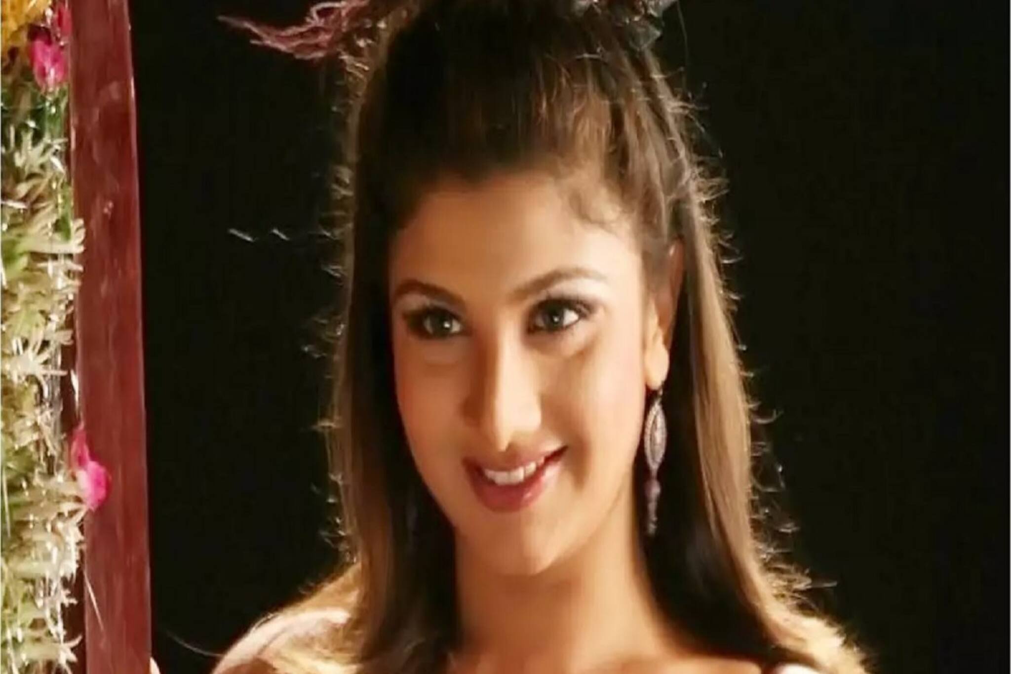 স্কুল থেকে ফেরার সময়ে রম্ভার ছোট্ট মেয়ে পথ দুর্ঘটনায় হাসপাতালে ভর্তি