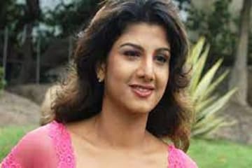 স্কুল থেকে ফেরার সময়ে রম্ভার ছোট্ট মেয়ে পথ দুর্ঘটনায় হাসপাতালে ভর্তি স্কুল থেকে ফেরার সময়ে রম্ভার ছোট্ট মেয়ে পথ দুর্ঘটনায় হাসপাতালে ভর্তি