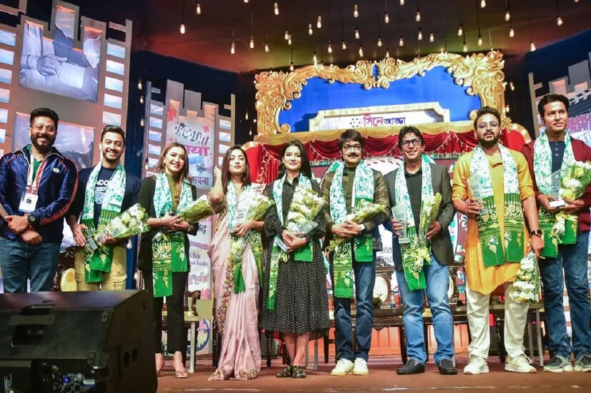 'চরিত্র না তারকা' আলোচনার এই বিষয়বস্তুর পক্ষে-বিপক্ষে বক্তব্য রাখলেন প্রসেনজিৎ চট্টোপাধ্যায়, চঞ্চল চৌধুরী, অনির্বাণ ভট্টাচার্য, রাজ চক্রবর্তী, বনি সেনগুপ্ত, কৌশানী মুখোপাধ্যায়, ইশা সাহা, নাজিফা তুশি।