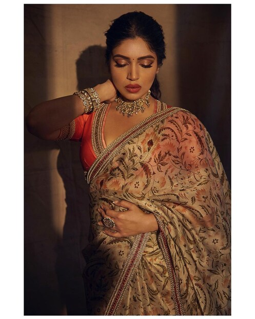 ছবির জন্য এমন নায়িকা দরকার ছিল, যিনি ওজনের দিক দিয়ে একটু ভারী হবেন। সে কথা মাথায় রেখে বেছে নেওয়া হয় ভূমিকেই।