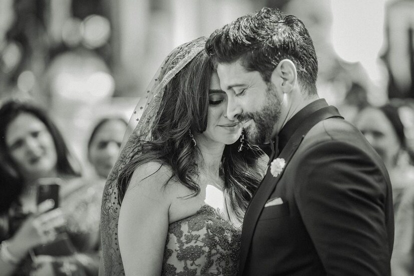 গত ১৯ ফেব্রুয়ারি বিয়ে সেরেছেন ফারহান আখতার ও শিবানি ডান্ডেকর। পরিবার ও ঘনিষ্ঠদের উপস্থিতিতে বিয়ে করেন তাঁরা। 