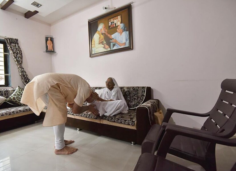 ২০১৬তে  প্রধানমন্ত্রী মোদি তাঁর মাকে এই সরকারি রেসকোর্স রোডের (RCR) বাসভবন দেখতে এসেছিলেন।