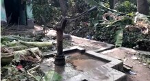 রাতে পানীয় জলের কলে গিয়ে একী ঘটল যুবকের সঙ্গে! কল ধার থেকে উঠছে গো-গো শব্দ! রাতে পানীয় জলের কলে গিয়ে একী ঘটল যুবকের সঙ্গে! কল ধার থেকে উঠছে গো-গো শব্দ!