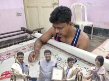 জরি শিল্পে ১ম রাষ্ট্রীয় পুরস্কার! বাগনানের কারিগর গোবিন্দকে দেশের সেরা সম্মান