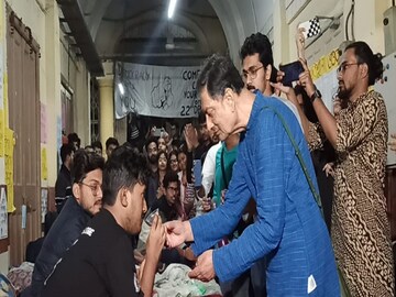 মেডিক্যালে অনশন প্রত্যাহার ডাক্তারি ছাত্রদের, আগামী ২২ তারিখেই ছাত্রদের পরিচালনায় হবে নির্বাচন, দাবি ছাত্রদের
