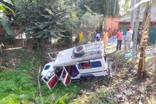 মুখোমুখি সাফারি ও বাইকের ধাক্কা! ঘটল ভয়াবহ ঘটনা