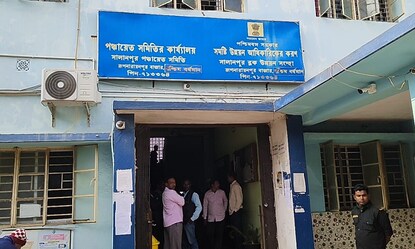 সালানপুরে বিক্ষোভ আদিবাসী সম্প্রদায়ের মানুষজনের।