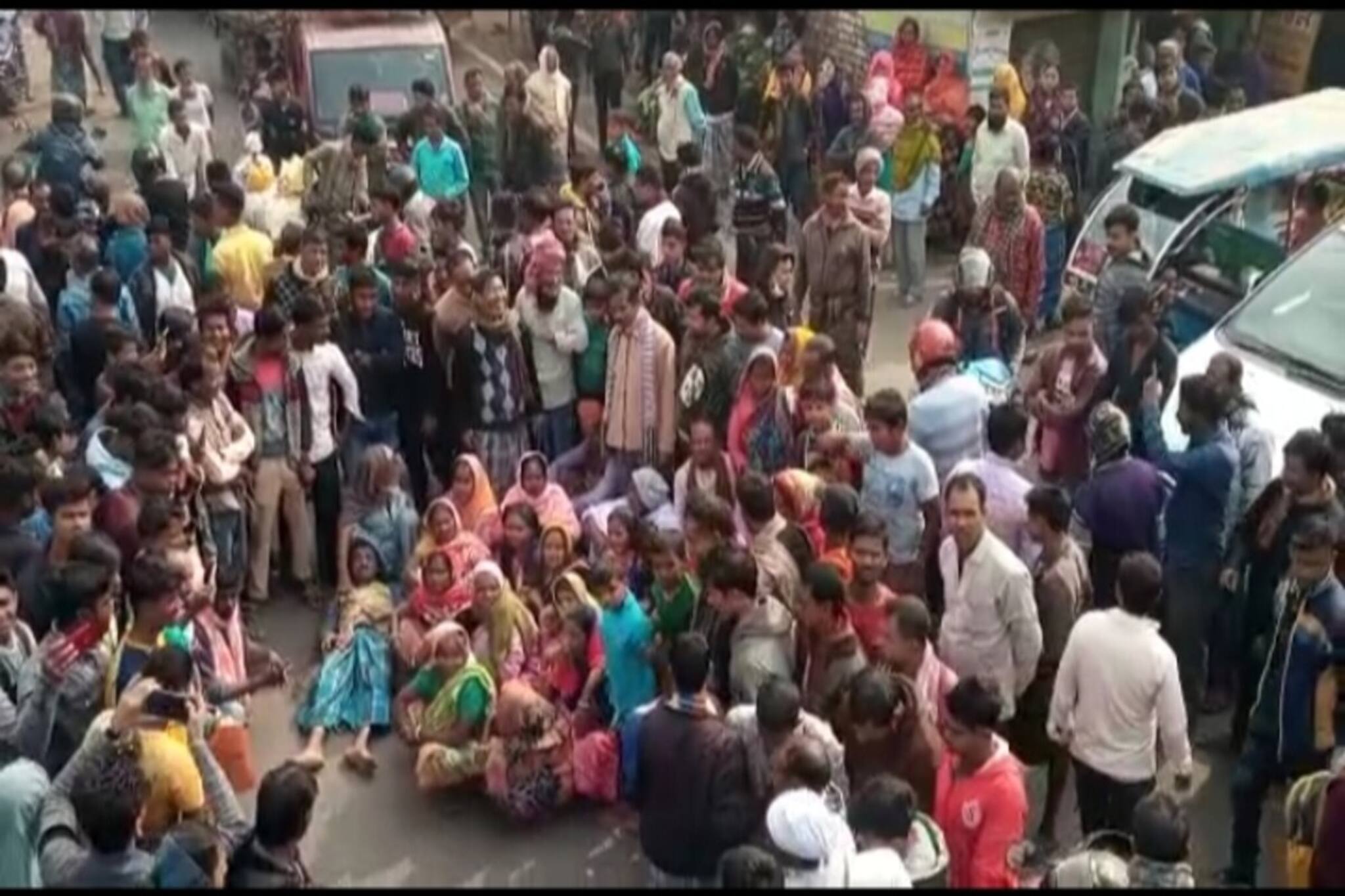 আবাস যোজনায় দুর্নীতির অভিযোগে সরব গ্রামের মানুষজন