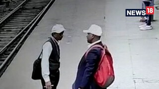 তখনও কথা বলছিলেন তাঁরা৷ এরপরেই ঘটে সেই মারাত্মক অঘটন৷ তখনও কথা বলছিলেন তাঁরা৷ এরপরেই ঘটে সেই মারাত্মক অঘটন৷