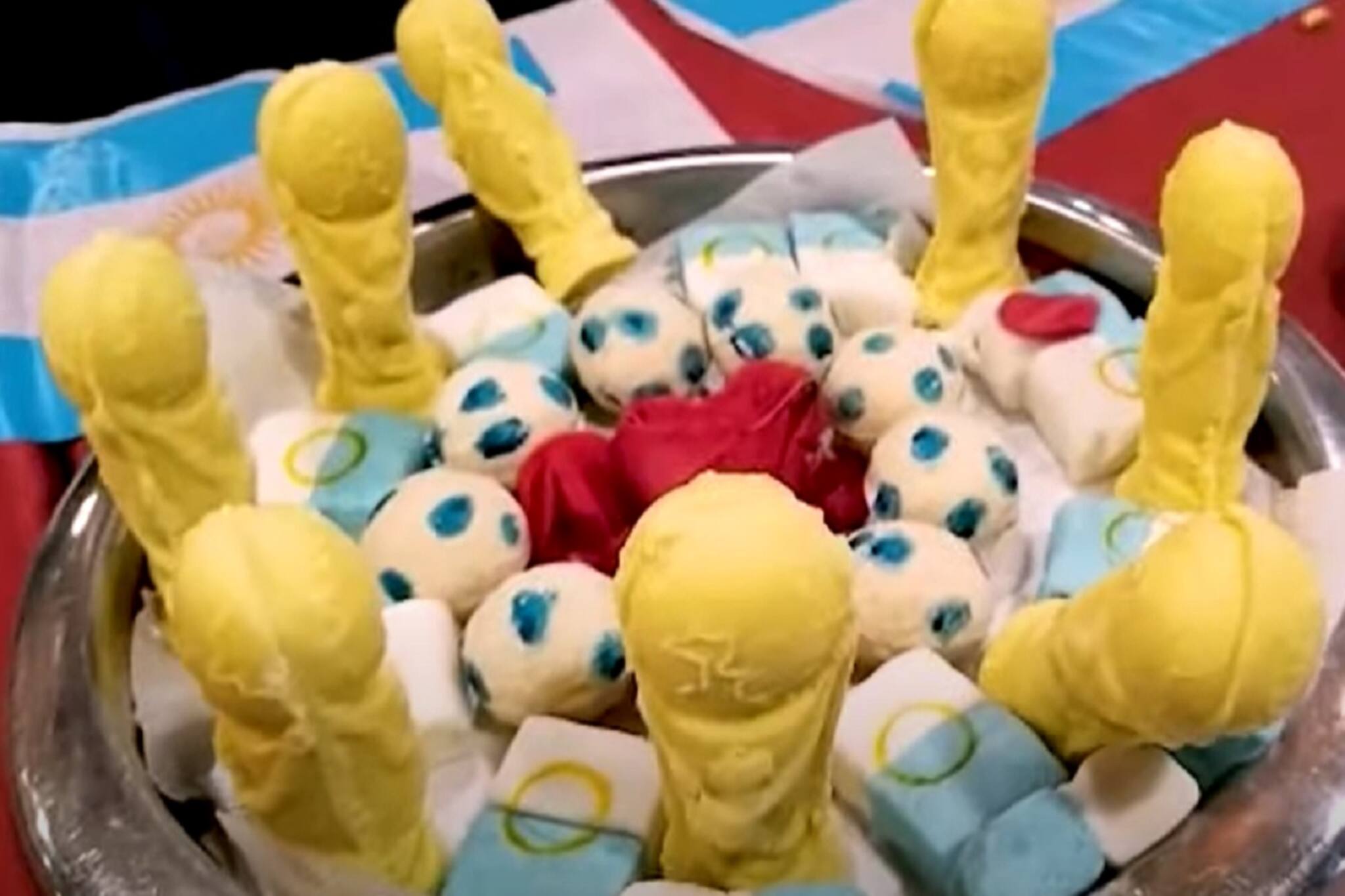 বিশ্বকাপ ফাইনালের আগে ২৫ তম বিবাহ বার্ষিকী যেন 'মেসি'ময়