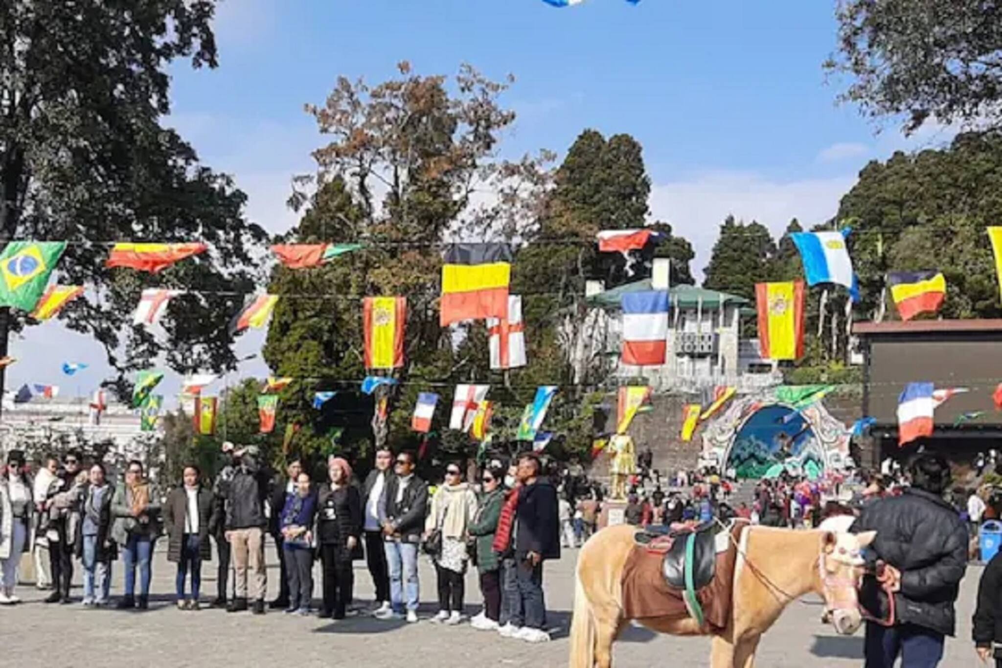এমবাপে বনাম মেসির লড়াই! জিতবে কে? সেজে উঠেছে শিলিগুড়ি-দার্জিলিং