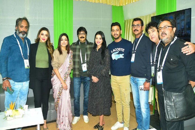 শনিবার নন্দনে উপস্থিত ছিলেন এই ছবির অভিনেতা চঞ্চল চৌধুরী-সহ বাকি শিল্পীরা। 