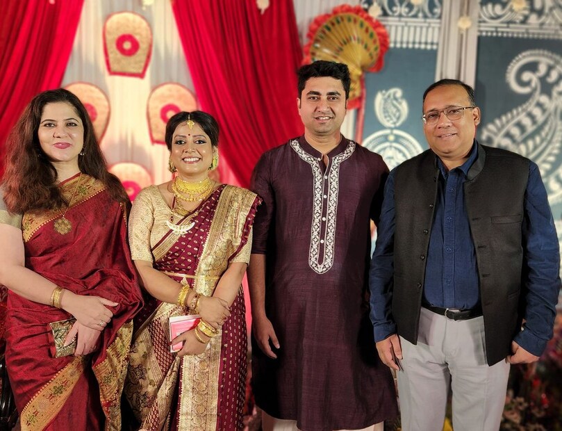*শতরূপ -পহেলির বিয়েতে উপস্থিত ছিলে সস্ত্রীক ফুয়াদ হালিম। ছবিঃ ফেসবুক। 