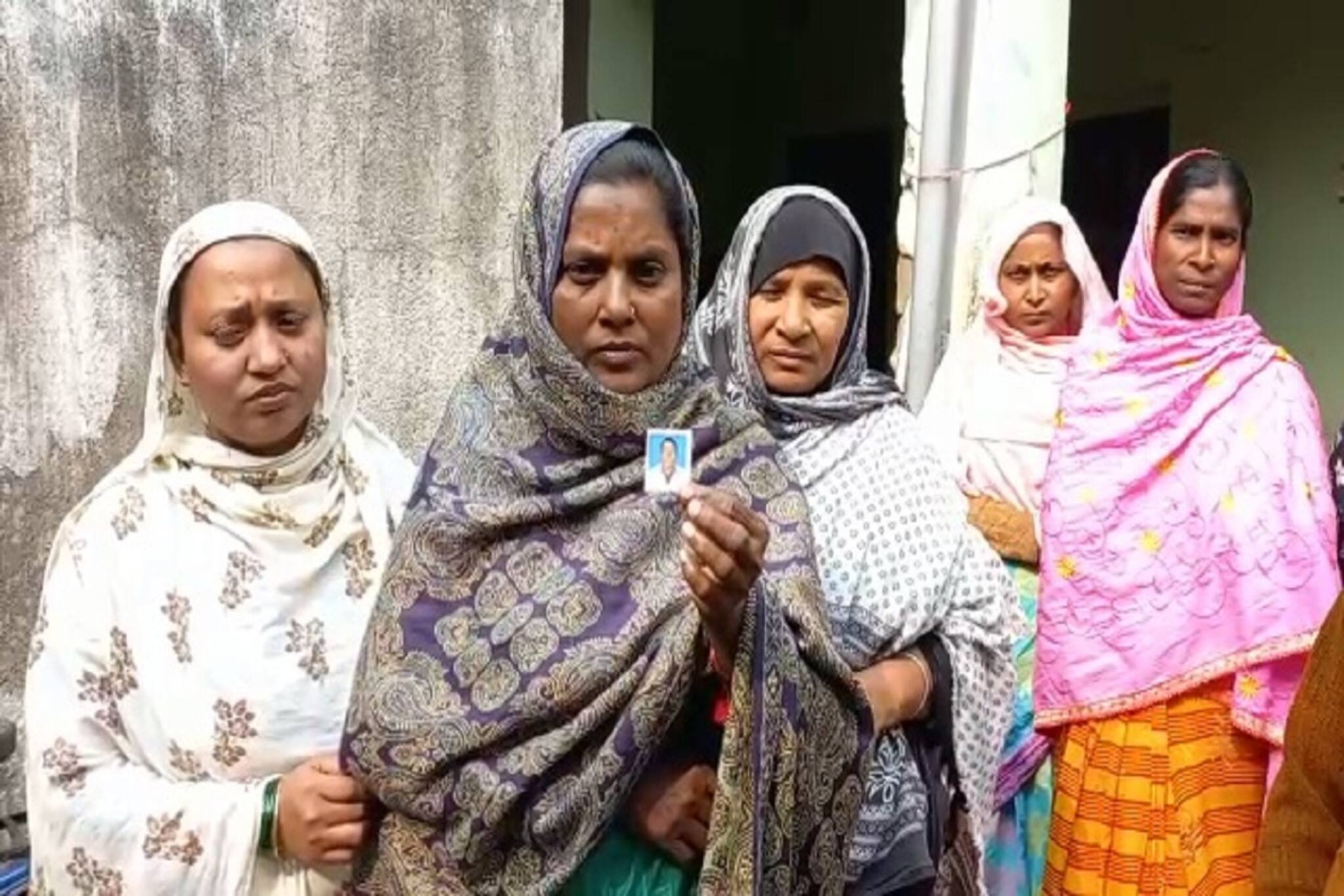 মর্মান্তিক! ক্যারাম খেলার আসরে ছেলেকে মারধর! বাঁধা দিতে গিয়ে প্রাণ হারালেন বাবা