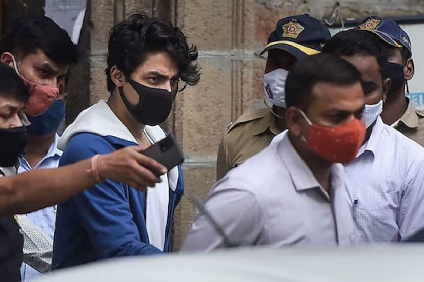 গত বছর মাদক মামলায় গ্রেফতার হন শাহরুখ খানের ছেলে আরিয়ান খান। প্রায় ২০ দিন জেলে ছিলেন তিনি। এই বছরের জুনে, আরিয়ানকে মাদকের মামলায় এনসিবি (নার্কোটিক্স কন্ট্রোল ব্যুরো) ক্লিন চিট দেয়।